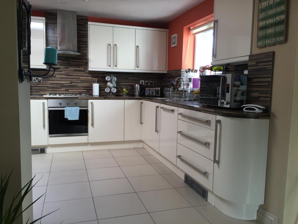 The Mews - Less Than 1Km To City Centre - Stadium - Castle - 10 Min Walk Cardiff Exterior foto